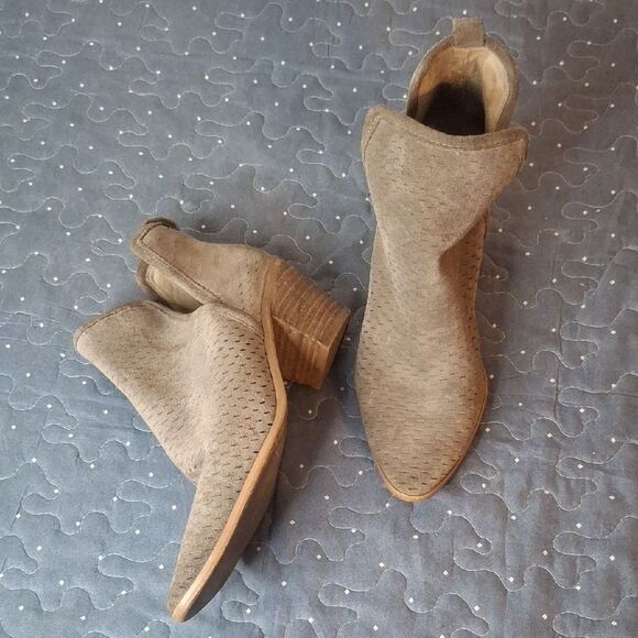 Lucky Brand Stylish Tan Ankle Boots size 7 - Picture 1 of 9